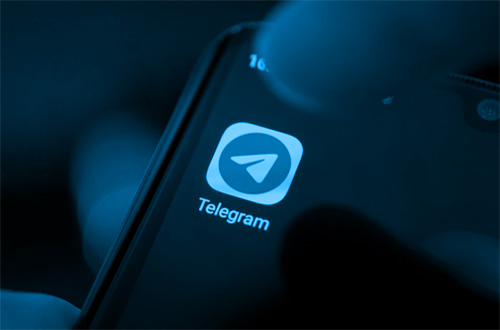 Илон Маск запустил чат-бот на основе ИИ Grok в Telegram